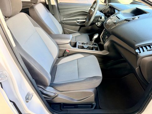 Used 2018 Ford Escape SE FWD image 16