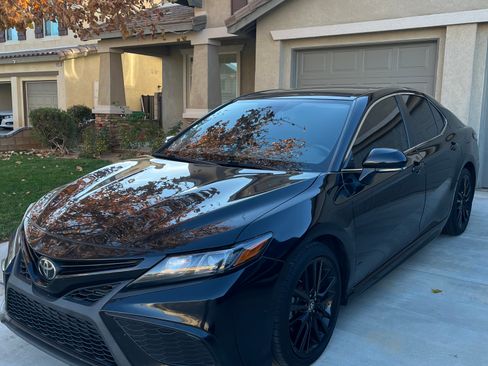 Used 2022 Toyota Camry SE image 1