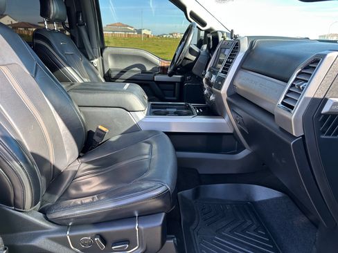 Used 2017 Ford F250 Platinum w/ Platinum Ultimate Package image 16