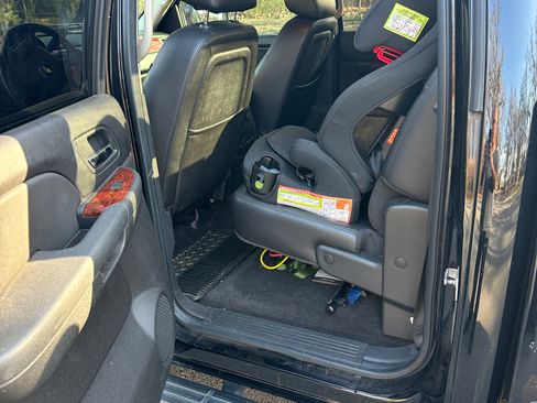 Used 2010 Chevrolet Silverado 1500 LTZ w/ Convenience Package image 9