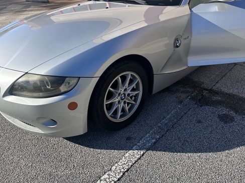 Used 2005 BMW Z4 2.5i image 10