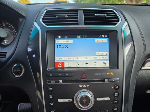 Used 2017 Ford Explorer Platinum image 21