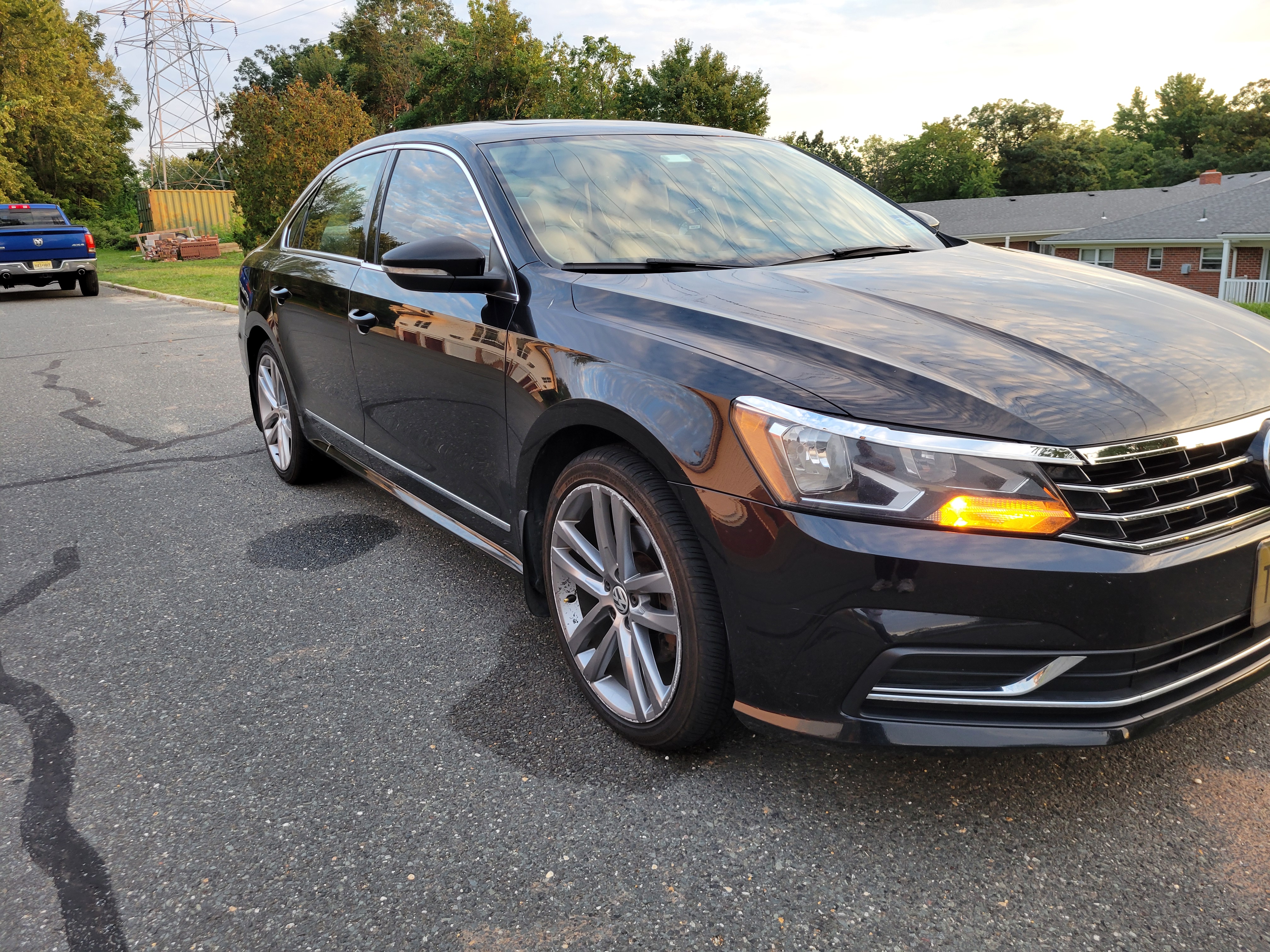 Used 2017 Volkswagen Passat 1.8T SE FWD image 1