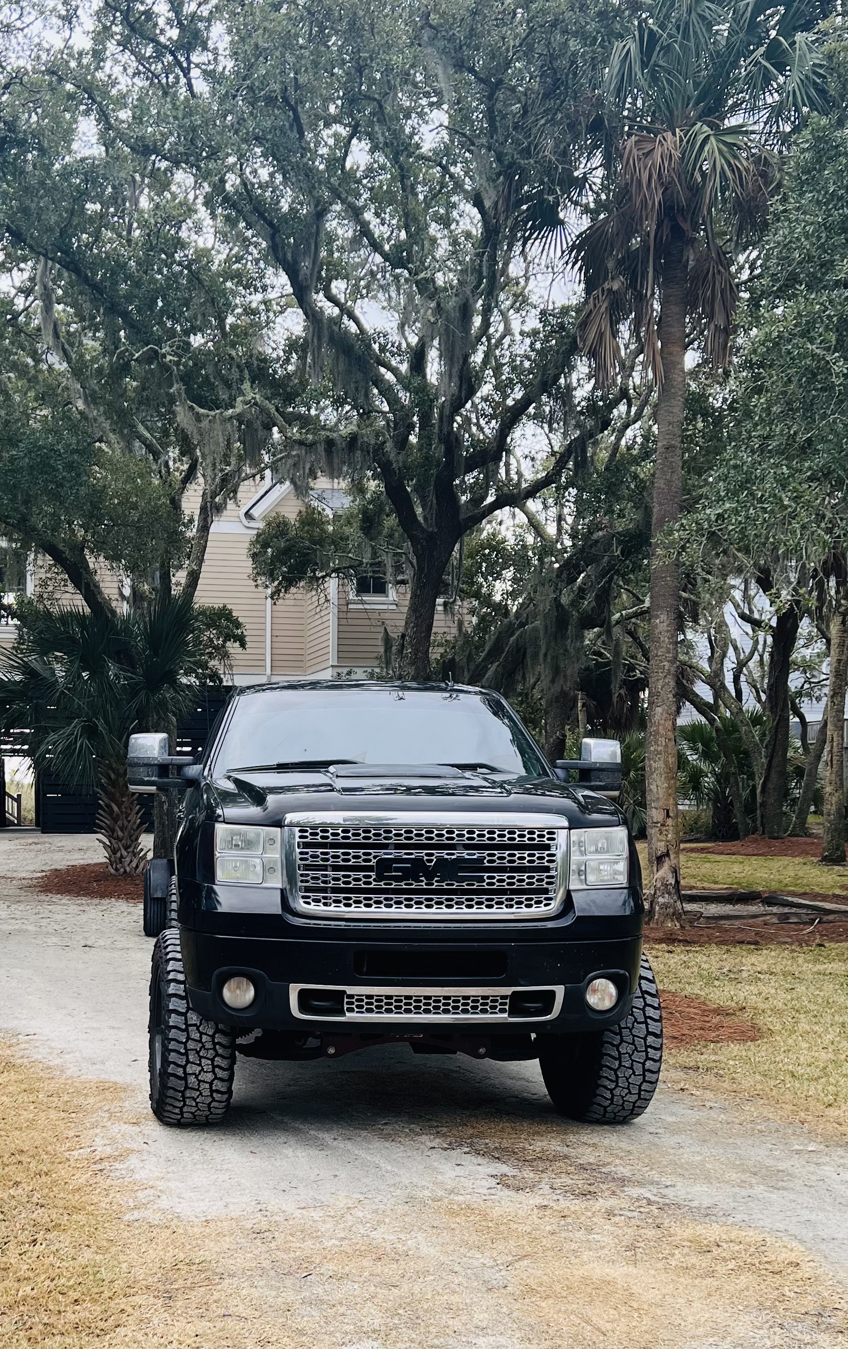 Used 2012 GMC Sierra 2500 Denali w/ Suspension Package, Off-Road AWD/4WD image 4