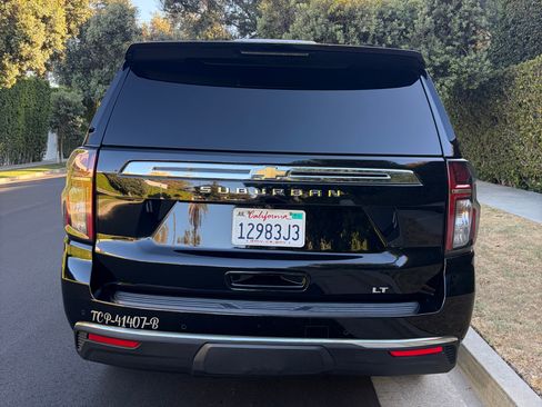 Used 2023 Chevrolet Suburban LT RWD image 5
