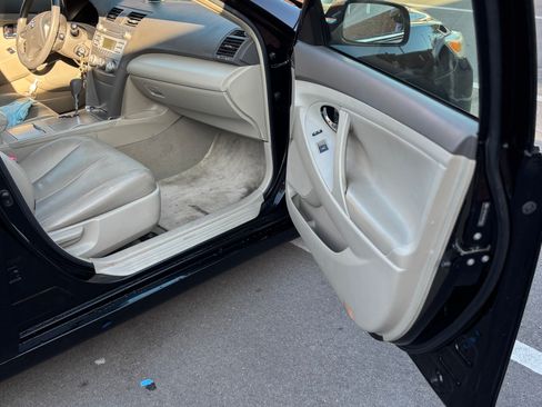 Used 2010 Toyota Camry LE image 9