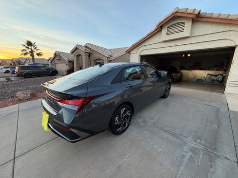 Used 2025 Hyundai Elantra Sport image 9