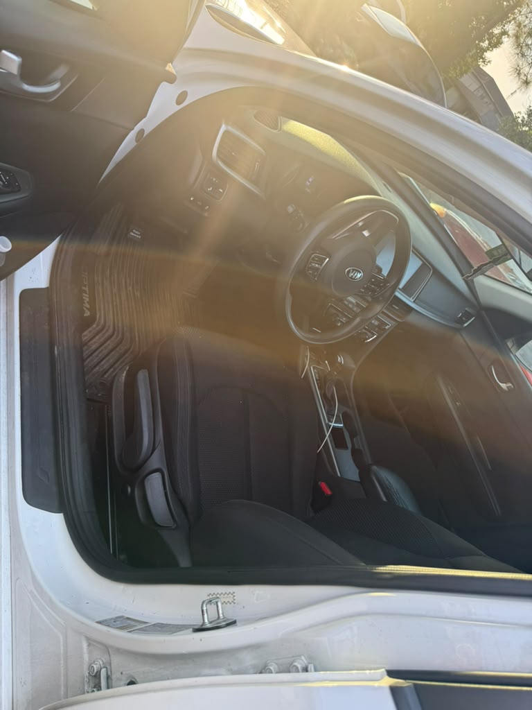 Used 2020 Kia Optima LX FWD image 6