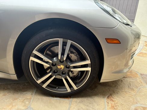 Used 2010 Porsche Panamera 4S image 9