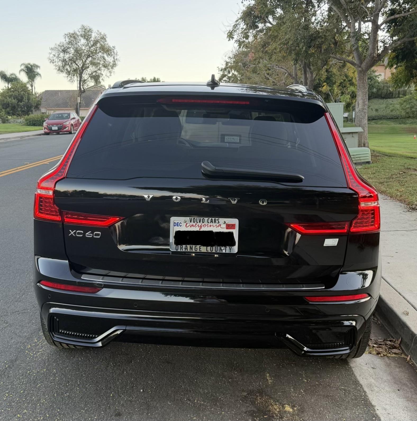 Used 2024 Volvo XC60 T8 Plus w/ Protection Package Premier AWD/4WD image 4