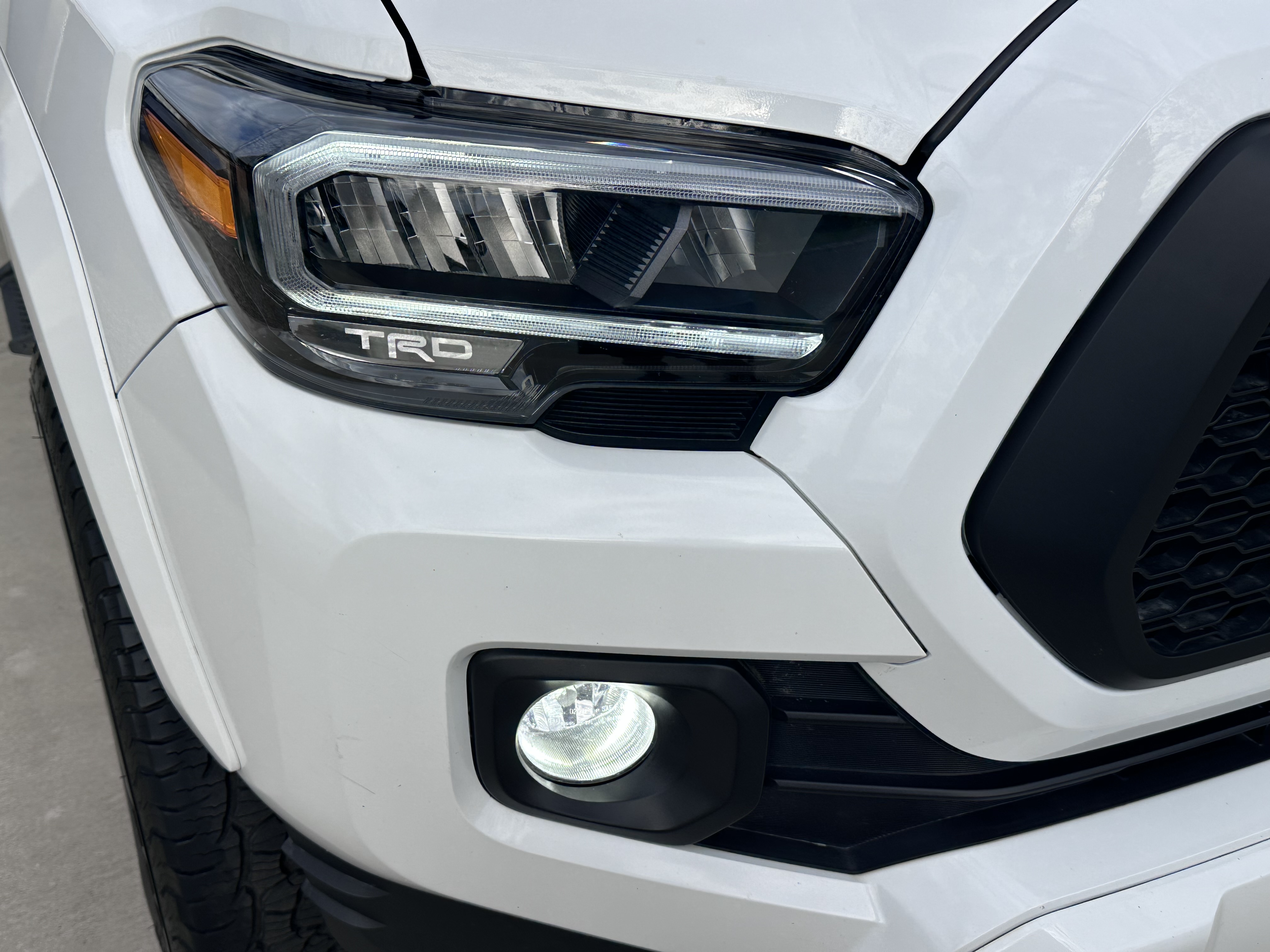 Used 2021 Toyota Tacoma TRD Sport w/ Technology Package RWD image 2