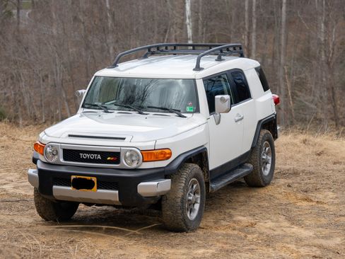 Used 2012 Toyota FJ Cruiser Sport Utility 2D w/ Upgrade Pkg image 10
