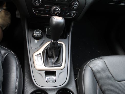 Used 2014 Jeep Cherokee Limited w/ Luxury Group image 19