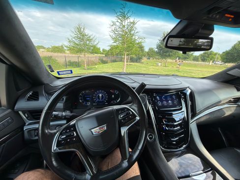 Used 2019 Cadillac Escalade ESV Platinum AWD/4WD image 31