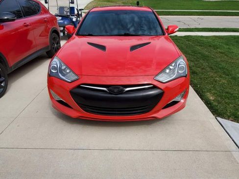 Used 2013 Hyundai Genesis 3.8 RWD image 2