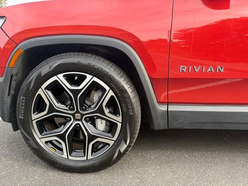Used 2025 Rivian R1S Adventure AWD/4WD image 19