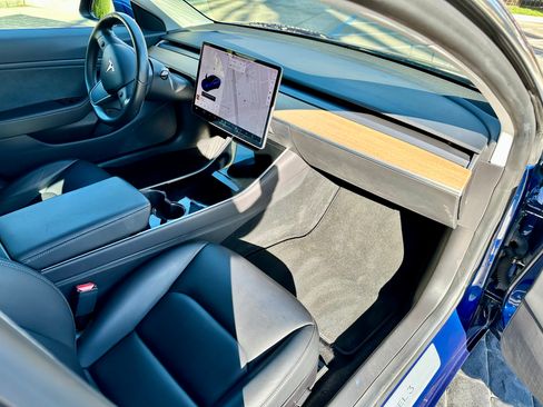 Used 2019 Tesla Model 3 Standard Range Plus image 17