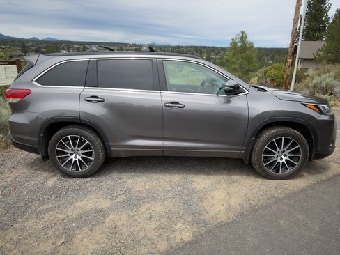 Used 2018 Toyota Highlander SE AWD/4WD image 6