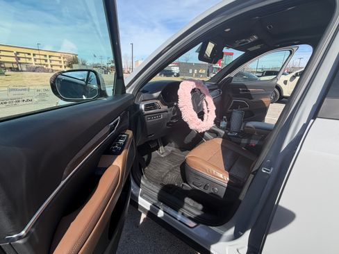 Used 2022 Kia Telluride SX w/ SX Prestige Package image 11