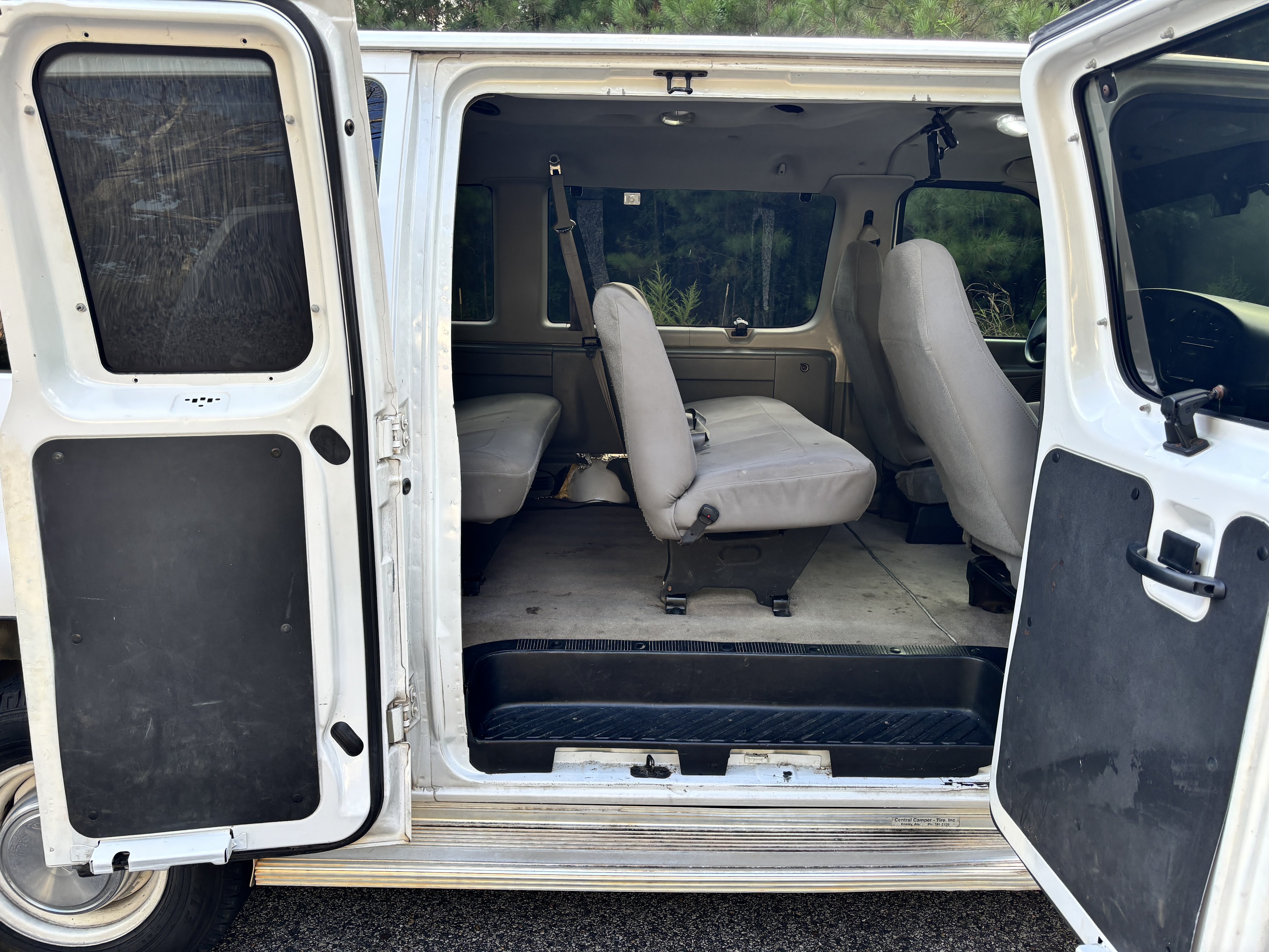 Used 2006 Ford E-350 and Econoline 350 XL RWD image 10