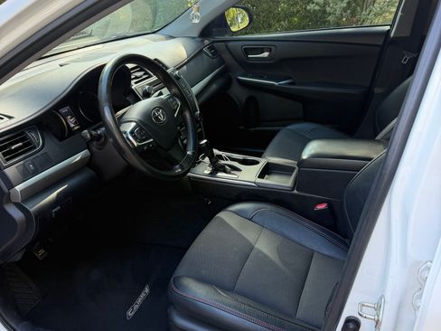 Used 2016 Toyota Camry SE FWD image 11