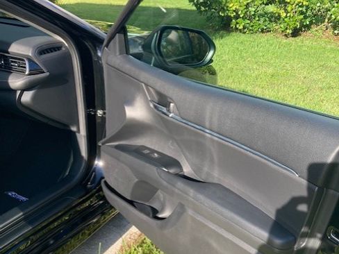 Used 2019 Toyota Camry SE image 11