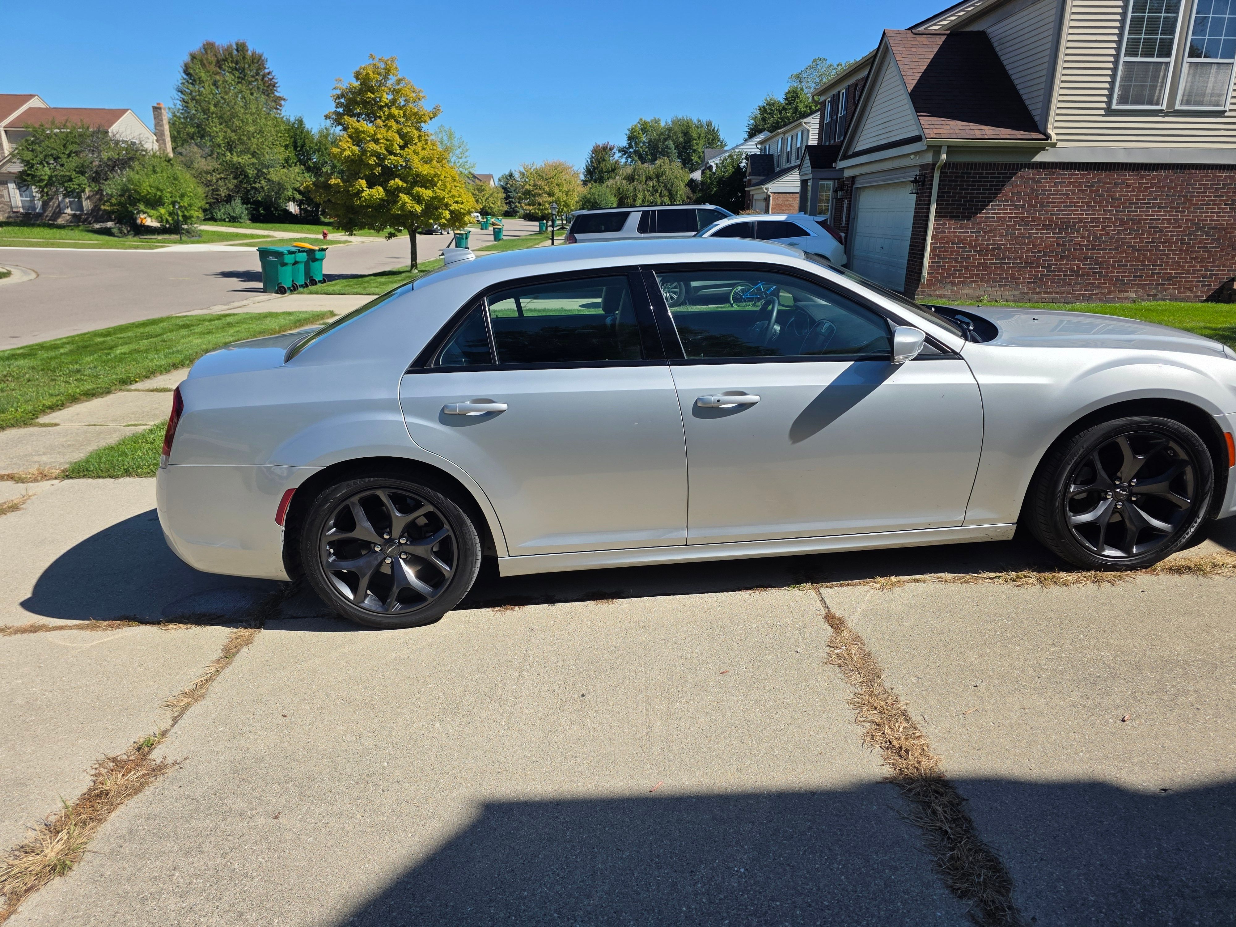 Used 2022 Chrysler 300 Touring L w/ Safetytec Plus Group RWD image 5