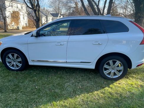 Used 2016 Volvo XC60 T6 image 2
