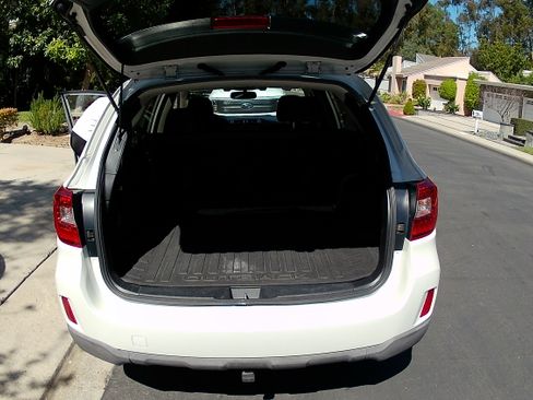 Used 2016 Subaru Outback 3.6R Limited image 11