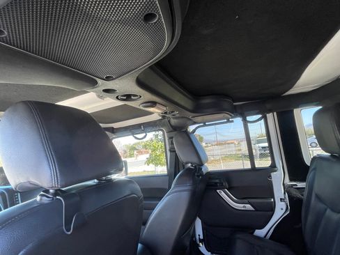 Used 2015 Jeep Wrangler Unlimited Rubicon w/ Connectivity Group image 14