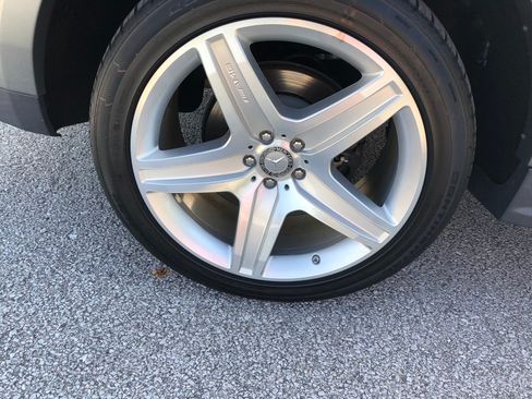 Used 2011 Mercedes-Benz GL 550 4MATIC image 28