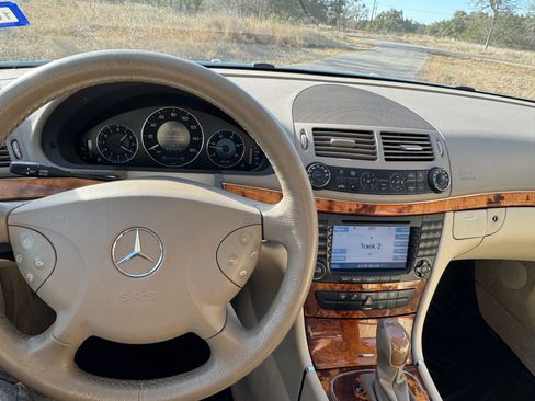 Used 2005 Mercedes-Benz E 320 CDI Sedan image 9