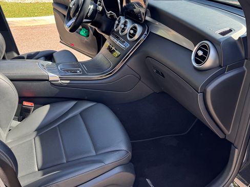 Used 2021 Mercedes-Benz GLC 300 image 14