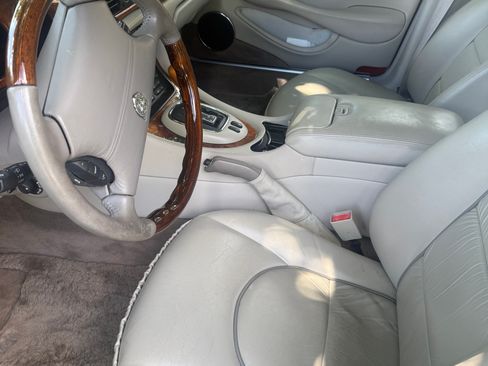 Used 1998 Jaguar XJ8 L RWD image 9