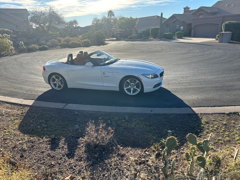 Used 2011 BMW Z4 sDrive30i image 8