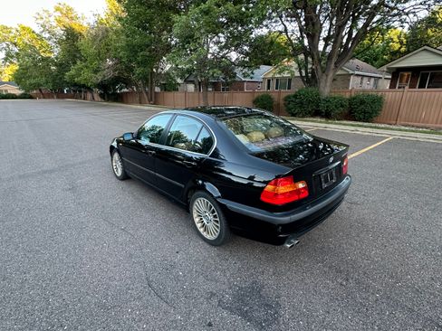 Used 2005 BMW 330xi Sedan AWD/4WD image 4