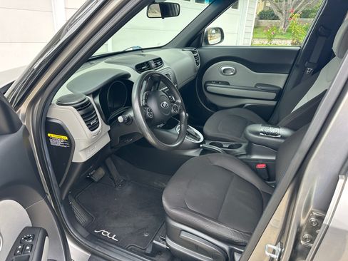 Used 2017 Kia Soul EV image 4