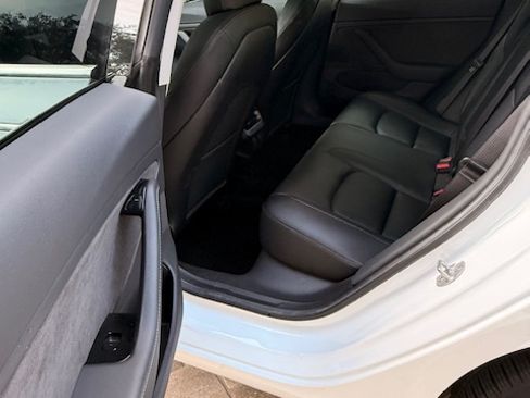 Used 2019 Tesla Model 3 Standard Range Plus image 9