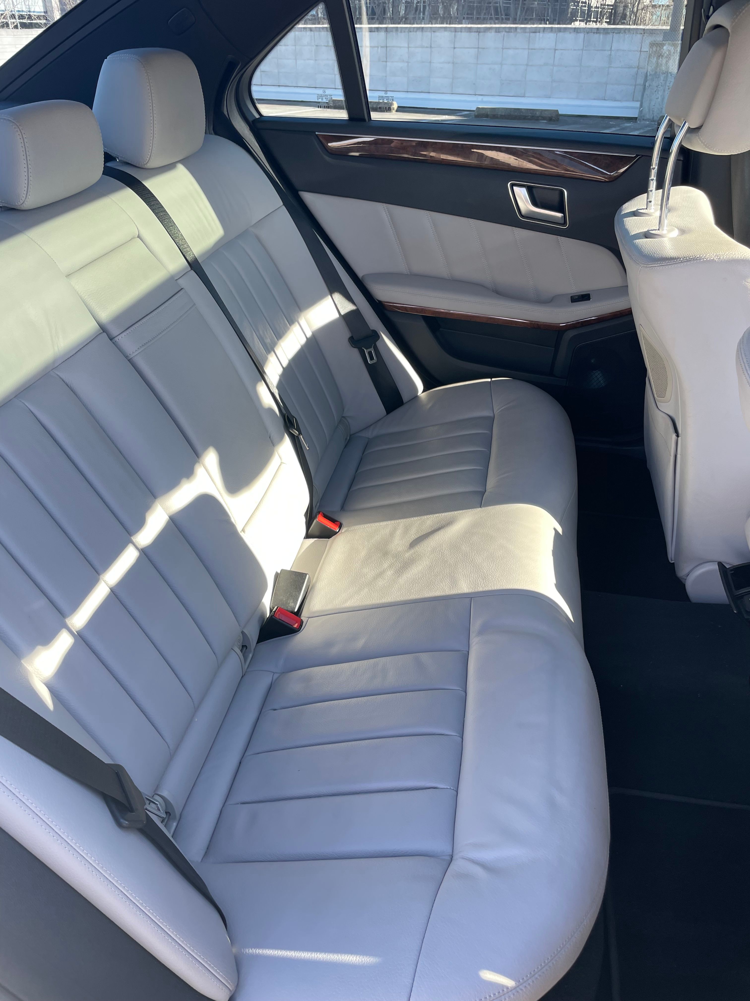 Used 2012 Mercedes-Benz E 550 4MATIC Sedan image 28