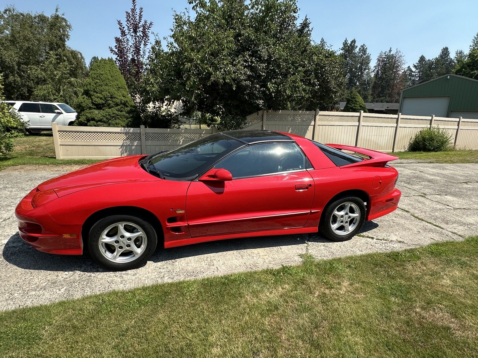 Used 2001 Pontiac Firebird Formula w/ Protection Group RWD image 2