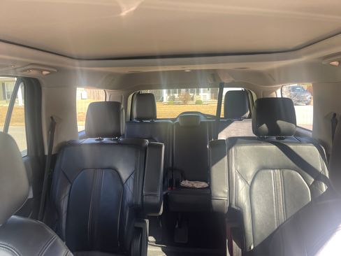 Used 2018 Ford Expedition Platinum image 10