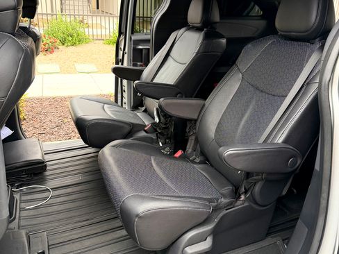 Used 2023 Toyota Sienna XSE image 9