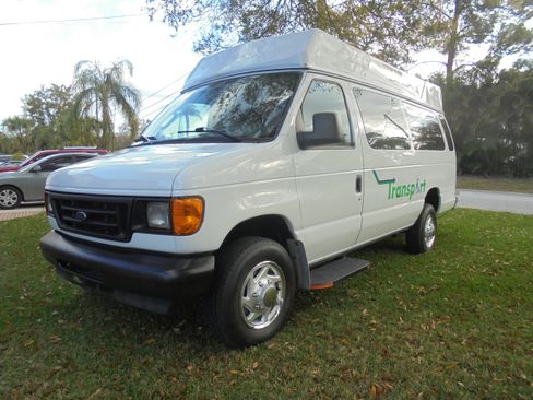 Used 2006 Ford E-250 and Econoline 250 Extended RWD image 1