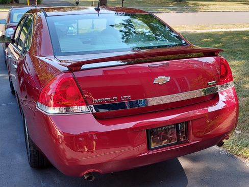 Used 2010 Chevrolet Impala LTZ image 2