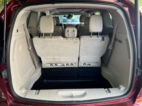 Used 2018 Chrysler Pacifica Limited w/ Advanced Safetytec Group FWD image 9