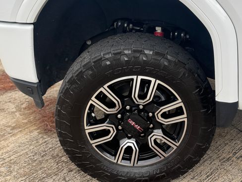 Used 2022 GMC Sierra 3500 AT4 w/ AT4 Preferred Package image 21