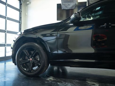 Used 2018 Jaguar F-PACE Premium image 4