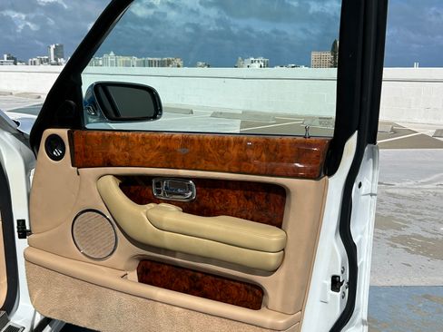 Used 2005 Bentley Arnage R image 24