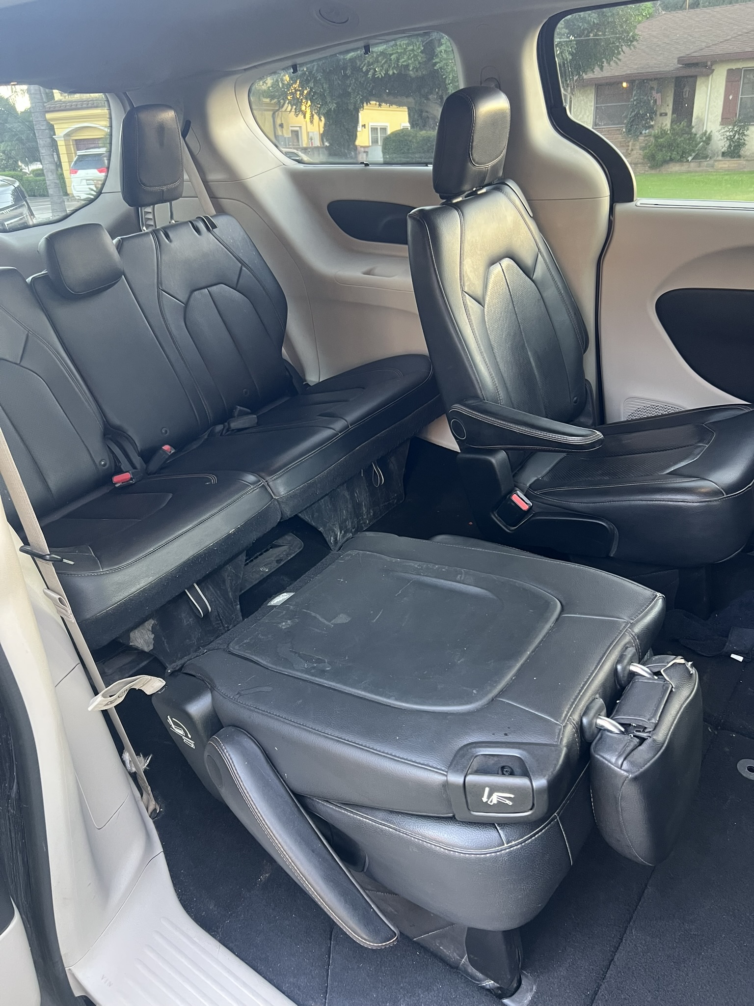 Used 2018 Chrysler Pacifica Touring-L FWD image 6