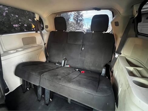 Used 2016 Dodge Grand Caravan SXT w/ Rear Park Assist Package image 9